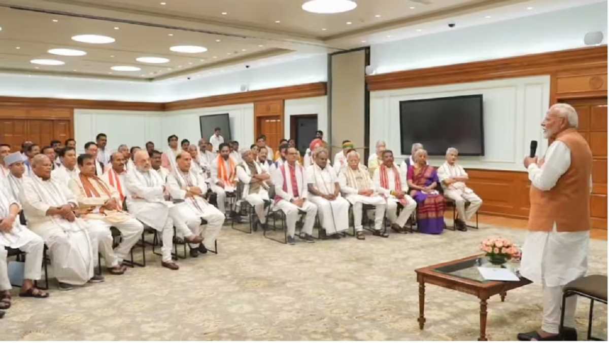 प्रधानमंत्री व उनके कैबिनेट सहयोगियों ने ली सांसद पद की शपथ